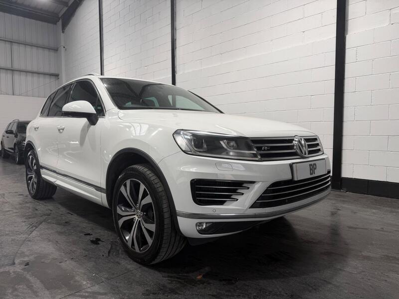 Volkswagen Touareg view 5