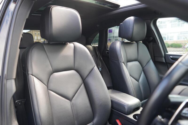 Porsche Macan view 3