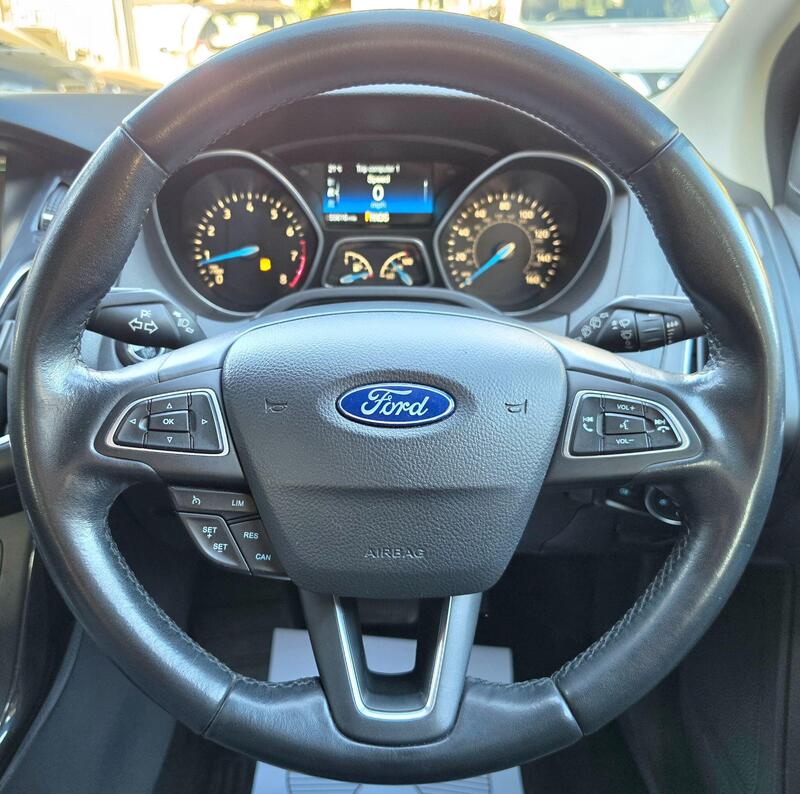 Ford Focus 1.6 Titanium Powershift Euro 6 5dr thumbnail 29