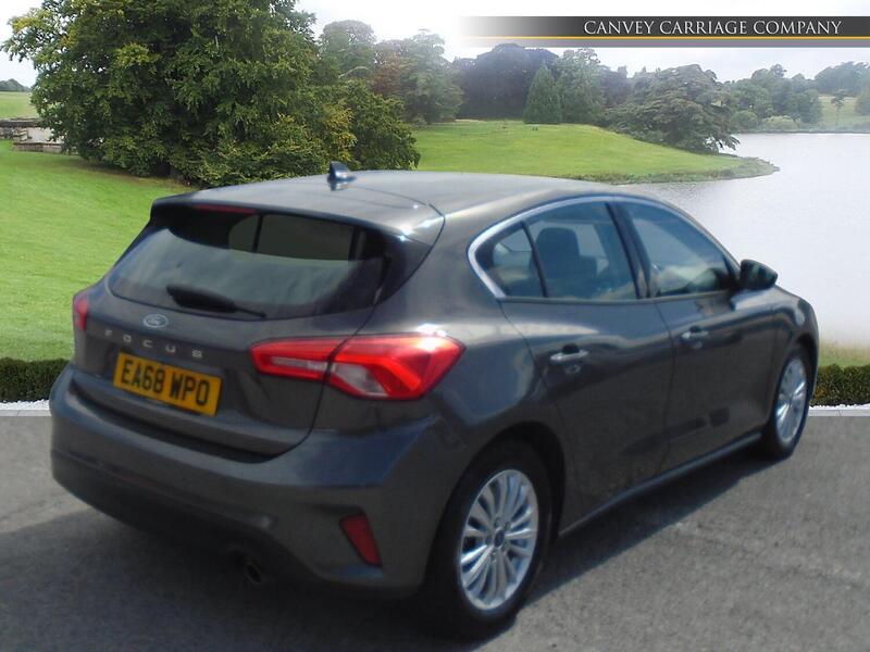 Ford Focus view 3