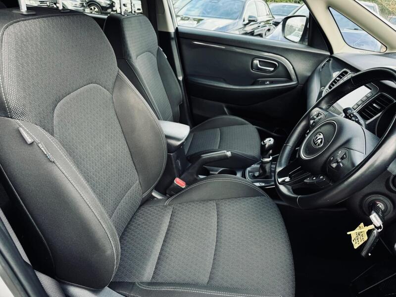 Kia Carens view 22