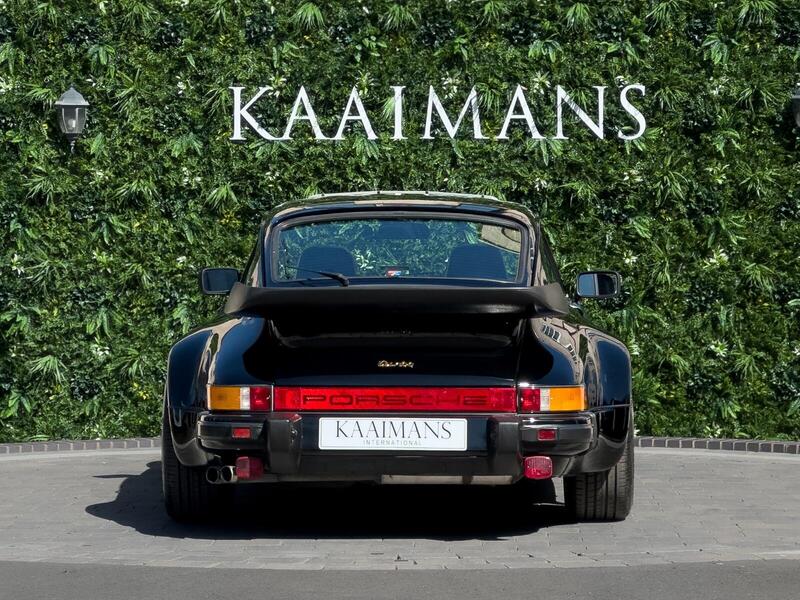 Porsche 911 view 5
