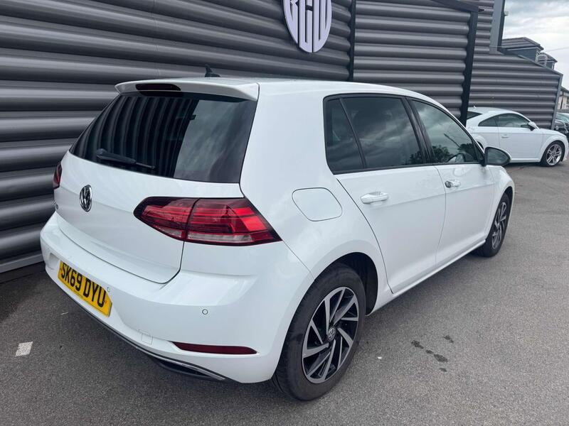 Volkswagen Golf view 3