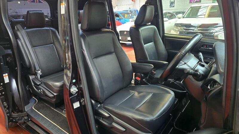Toyota Voxy view 5
