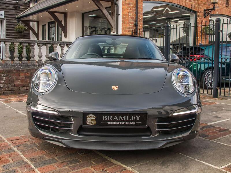 Porsche 911 view 5