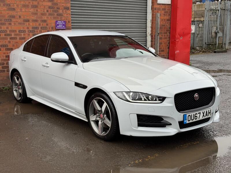 Jaguar Xe view 4