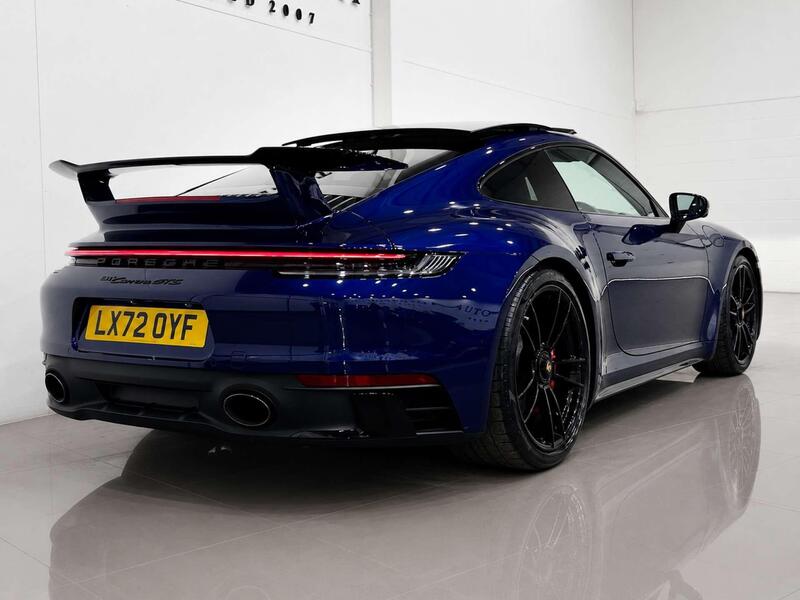 Porsche 911 view 4