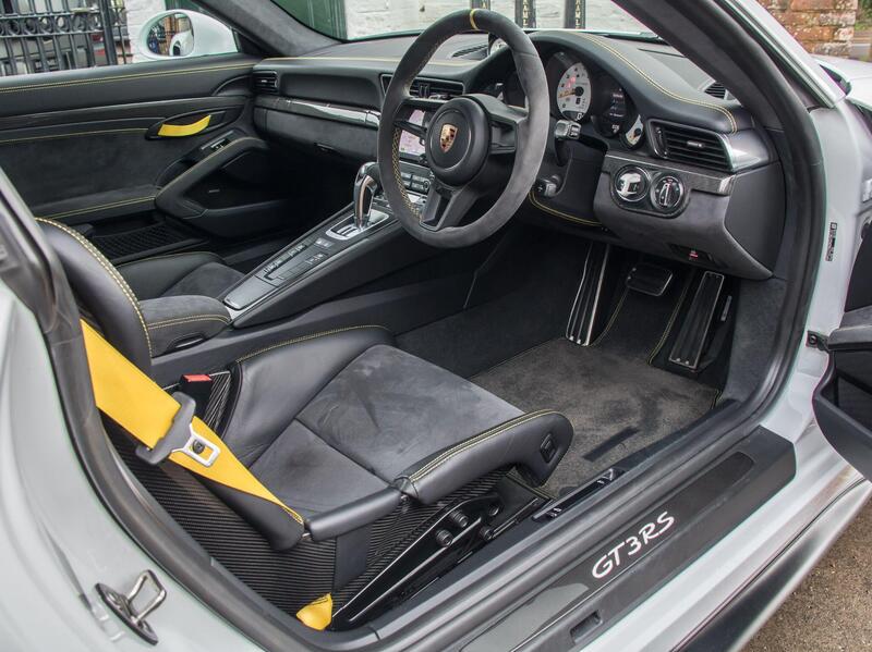 Porsche 911 view 3