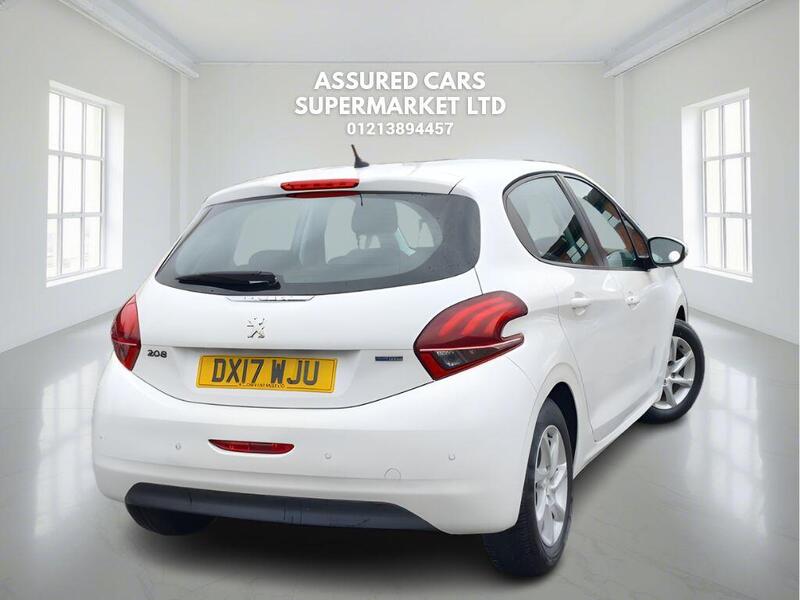 Peugeot 208 view 4