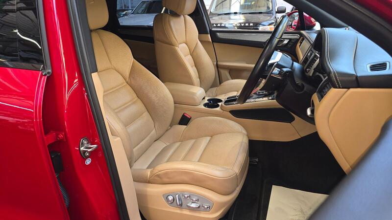Porsche Macan view 5