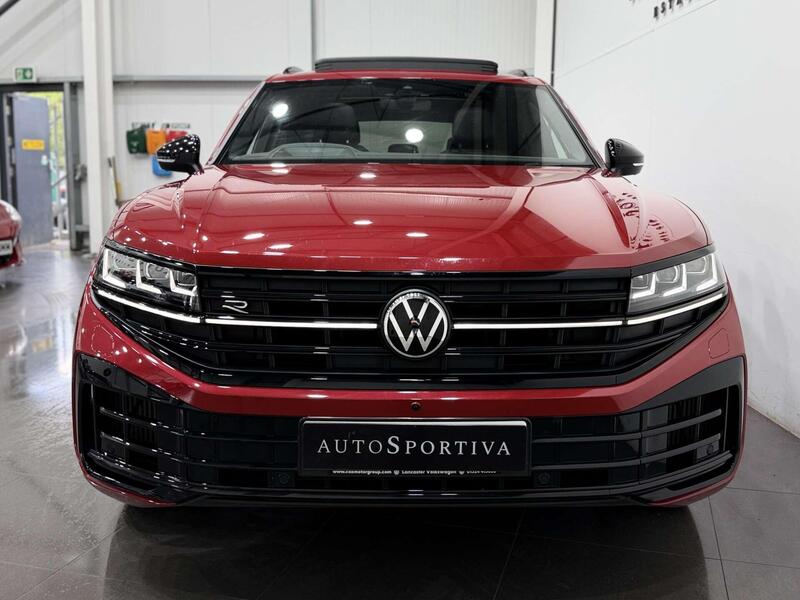 Volkswagen Touareg view 6