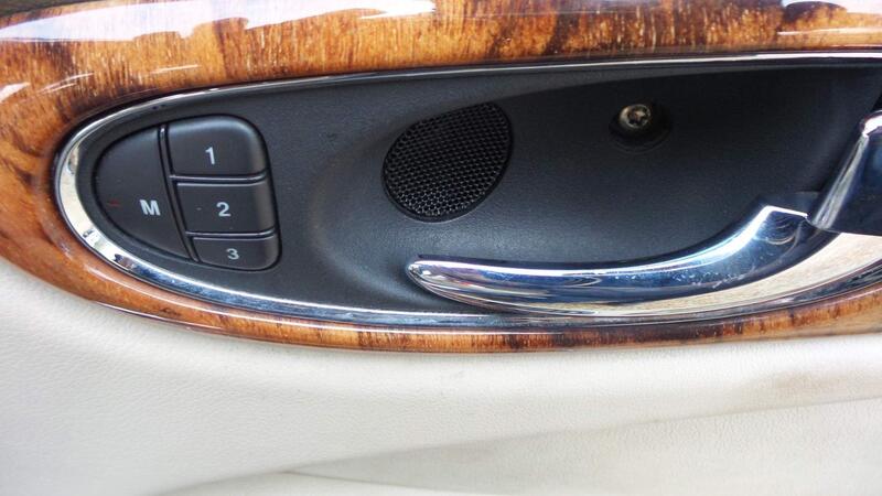 Jaguar XJ view 28
