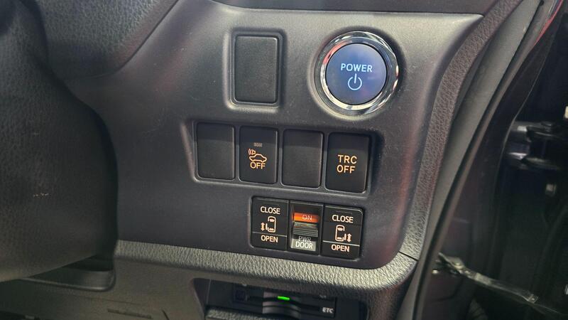 Toyota Voxy view 7