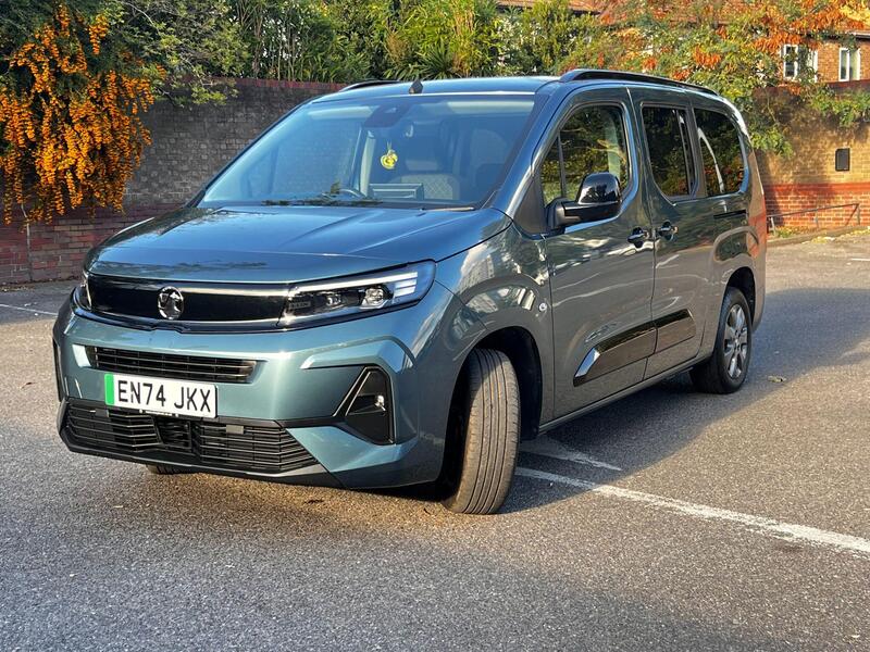 Vauxhall Combo Life Electric view 3