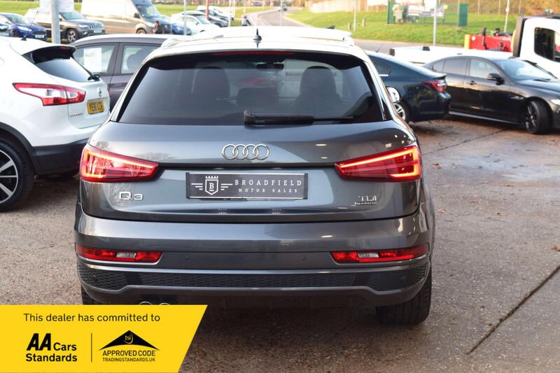 Audi Q3 view 4