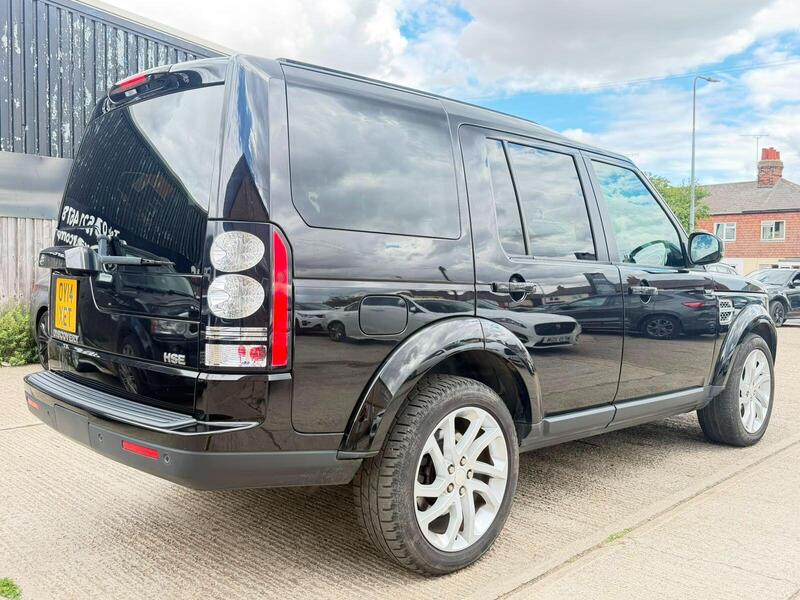 Land Rover Discovery 4 view 3