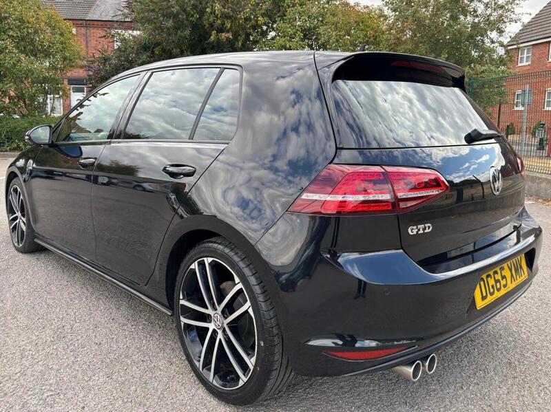 Volkswagen Golf view 3
