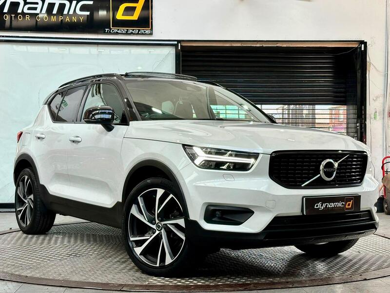 Volvo XC40 view 2