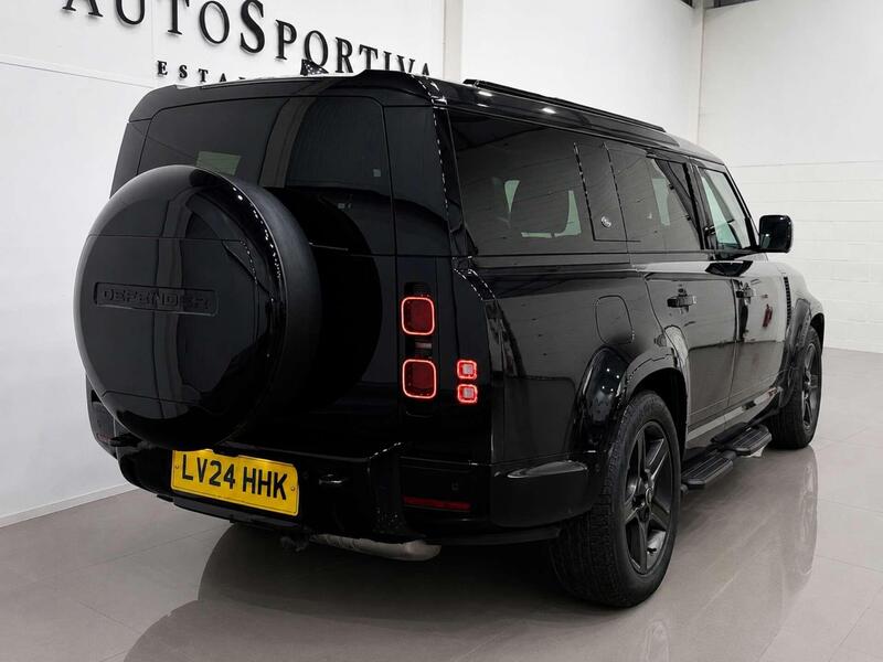 Land Rover Defender 130 view 4