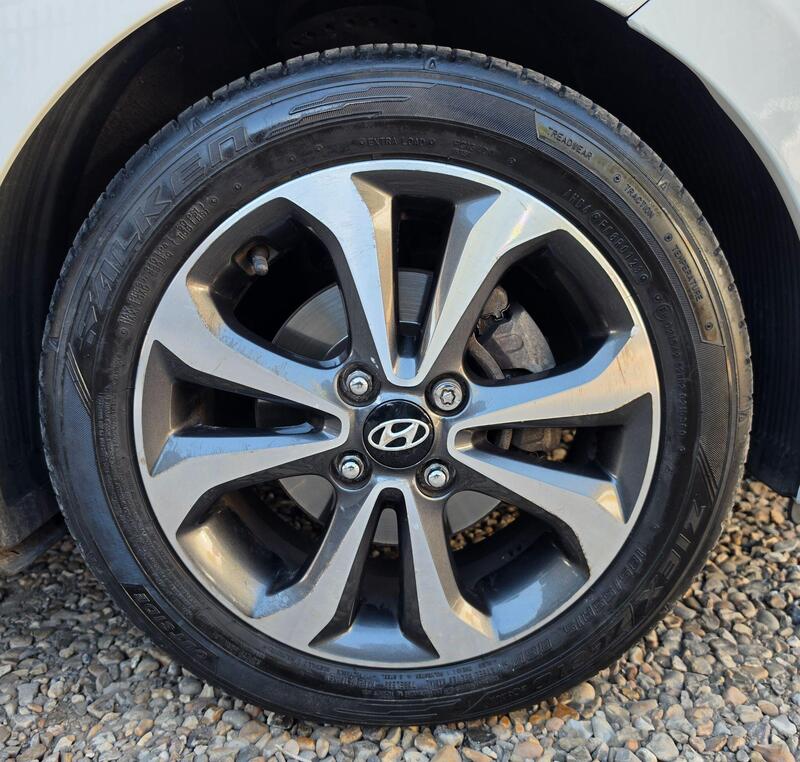 Hyundai i10 1.2 Premium SE Auto Euro 6 5dr thumbnail 13