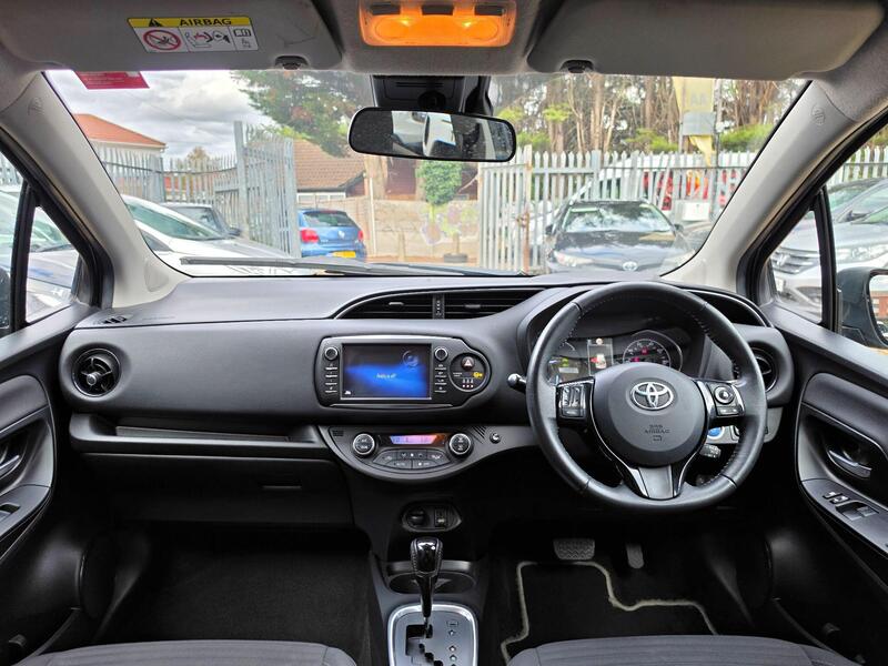 Toyota Yaris 1.5 VVT-h Design E-CVT Euro 6 (s/s) 5dr thumbnail 24