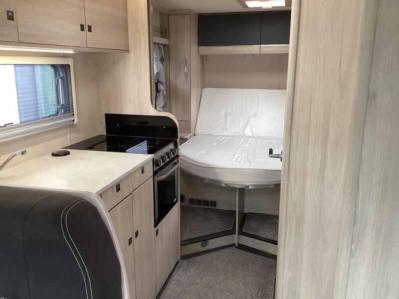 Auto-Trail Expedition C71 — image 14