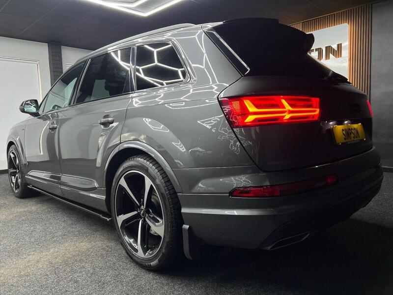 Audi Audi Q7 view 5