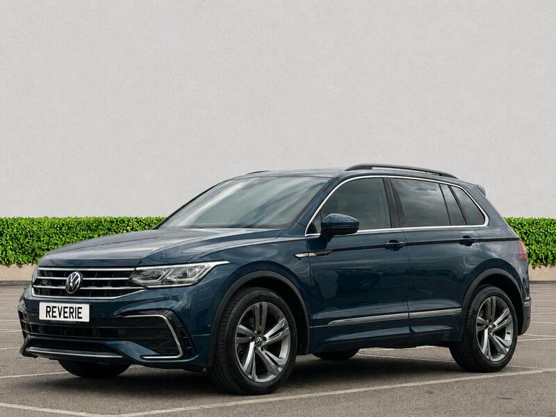 Volkswagen Tiguan view 3