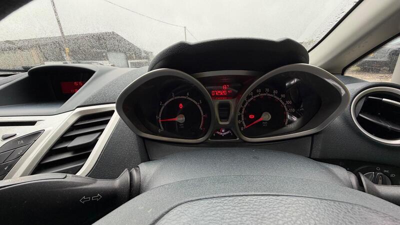 2012 Ford Fiesta — photo 15