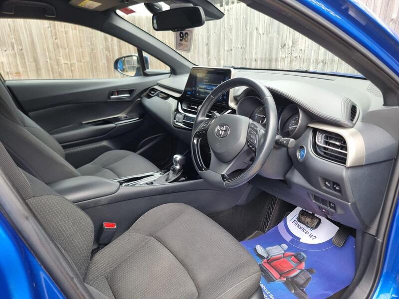 Toyota C-HR view 2