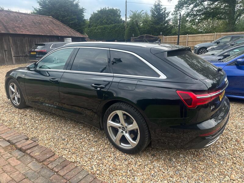 Audi A6 Avant view 3