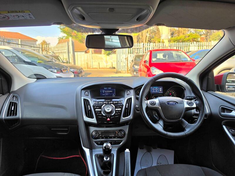 Ford Focus 1.0T EcoBoost Titanium Navigator Euro 5 (s/s) 5dr thumbnail 31