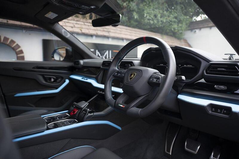 Lamborghini Urus view 6