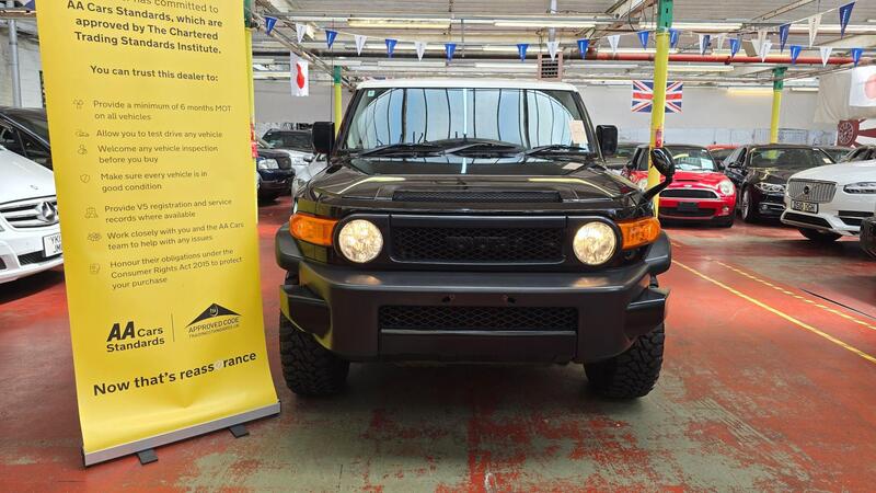 Toyota FJ Cruiser view 2