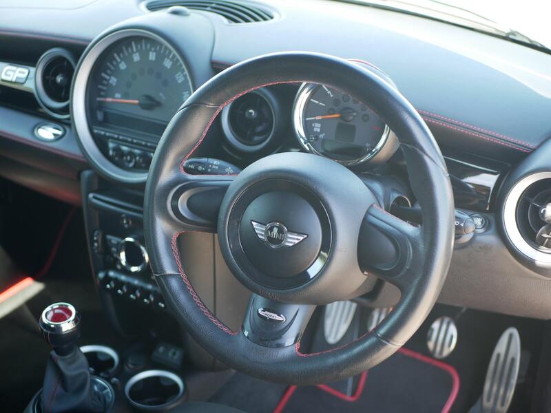 Mini Hatch view 4