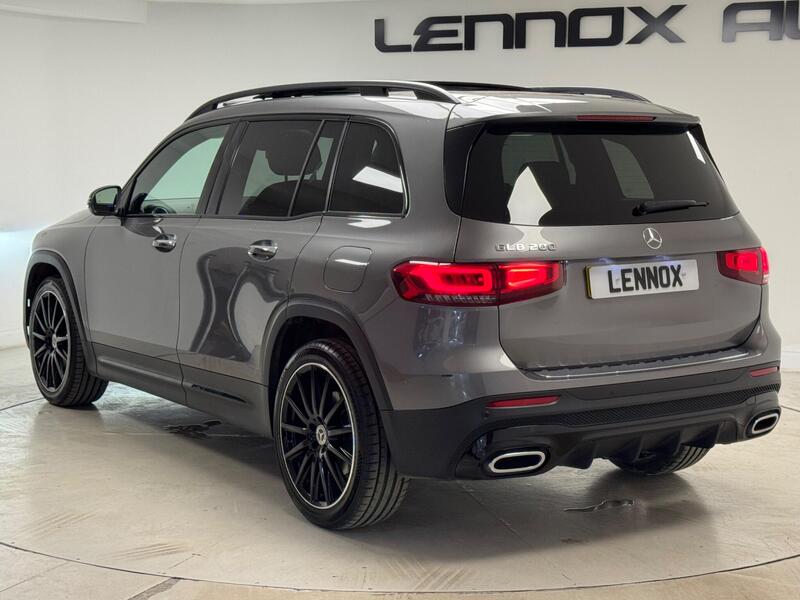 Mercedes-Benz Mercedes-Benz GLB view 4
