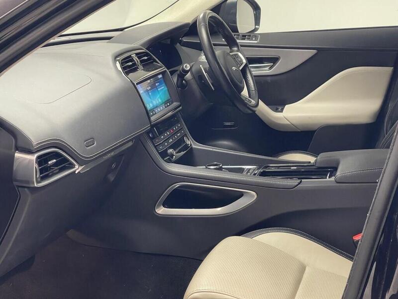 Jaguar F-Pace view 6