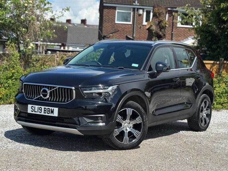 Volvo XC40 view 3