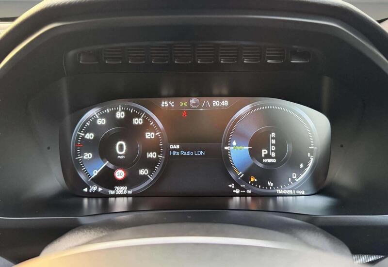 Volvo XC90 view 5