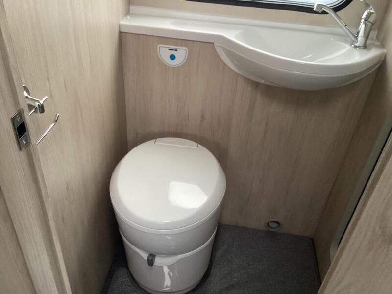Auto-Trail Expedition C72 — image 14