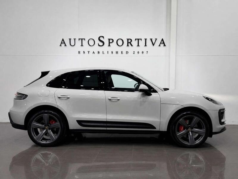 Porsche Macan view 3