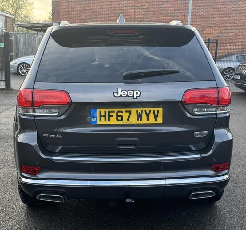 Jeep Grand Cherokee view 4