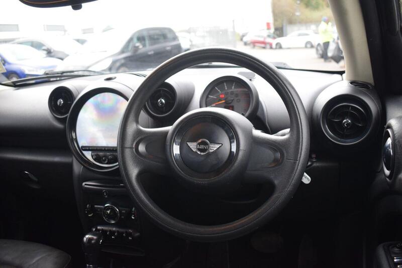 Mini Countryman view 2