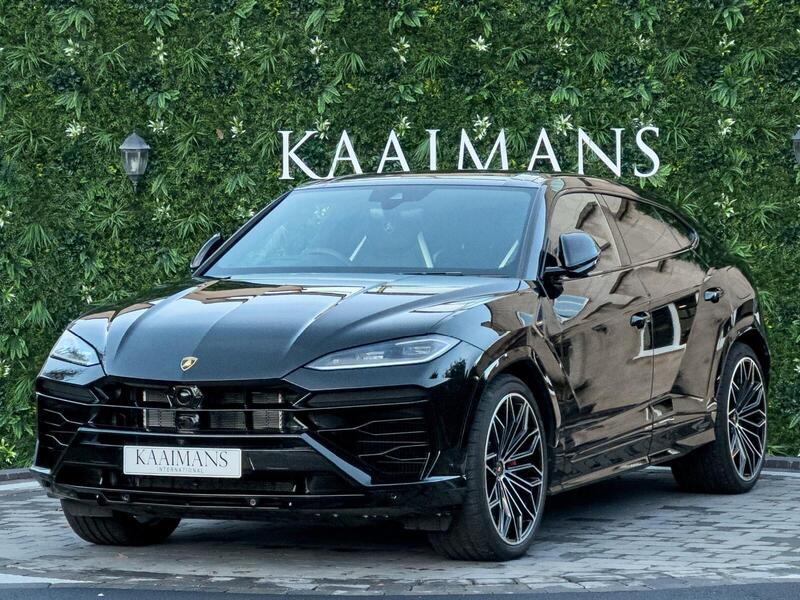 Lamborghini Urus view 3