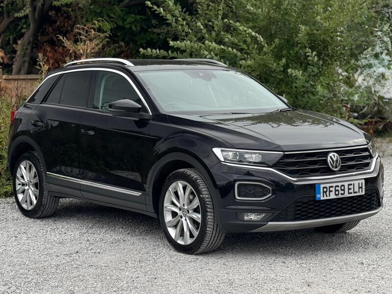 Volkswagen T-Roc view 3