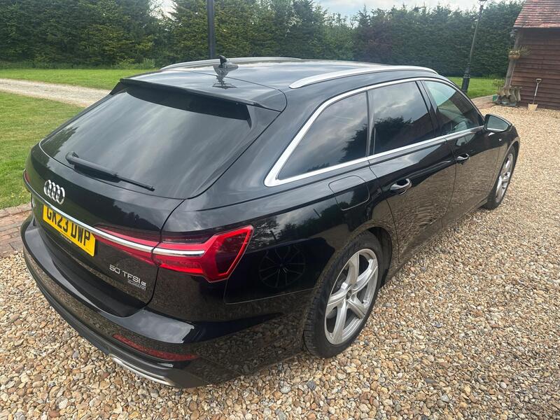 Audi A6 Avant view 4