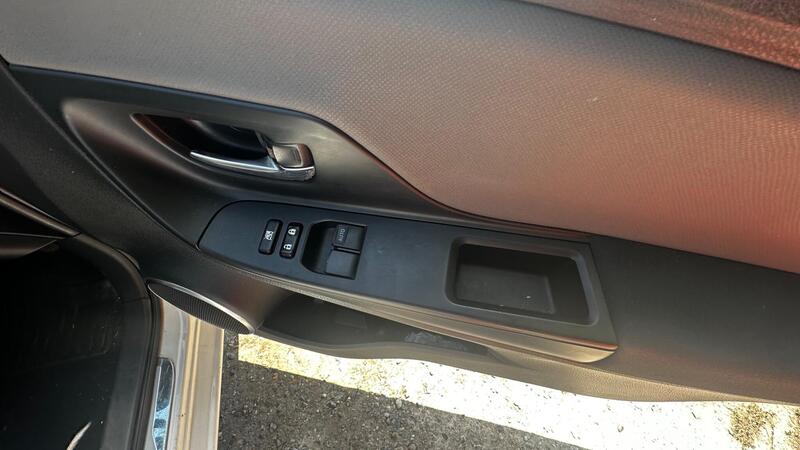2015 Toyota Yaris — photo 25