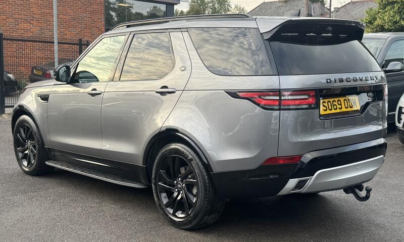 Land Rover Discovery view 3