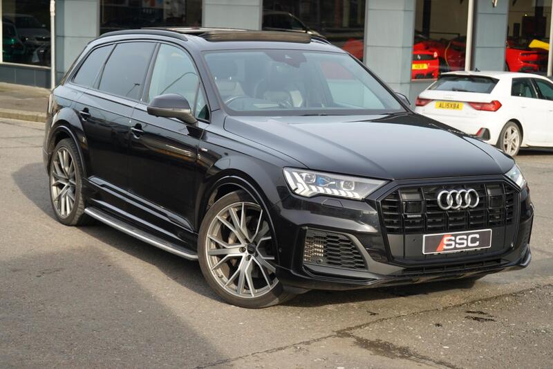 Audi Q7 view 4