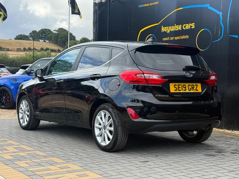 Ford Fiesta view 3